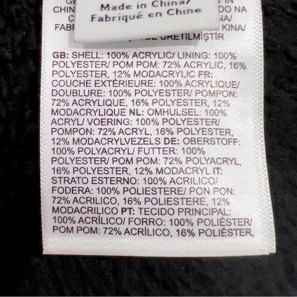 NWT Timberland Heavy Cable Knit PomPom Beanie with Fleece Lining in Black - Picture 4 of 6